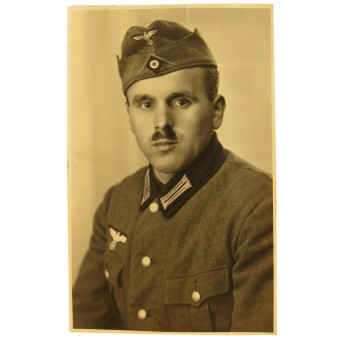 Солдат Вермахта в раннем мундире м36 и пилотке, без погон. Espenlaub militaria